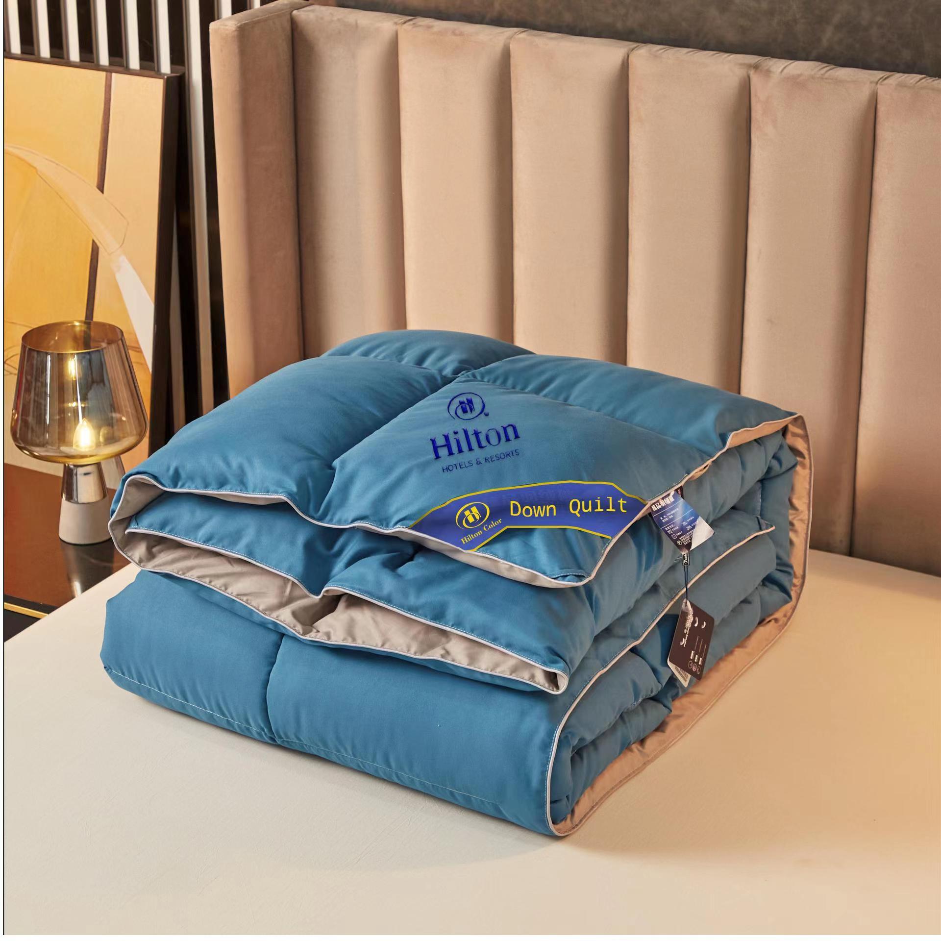 Hilton Luxe Blauw Dekbed